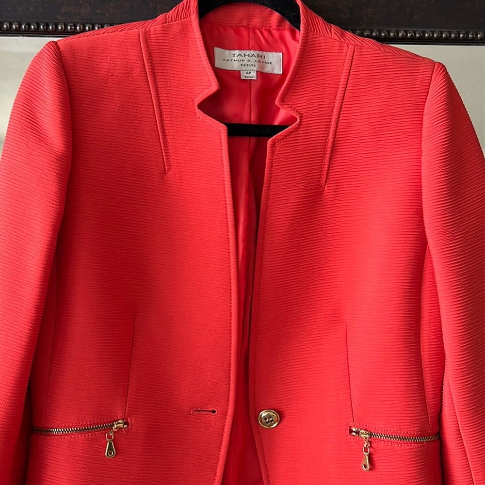 Beautiful Tahari blazer with zipper pockets